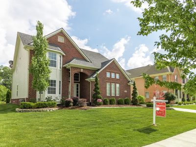 824 Glen Meadows Dr, South Lyon, MI, 48178