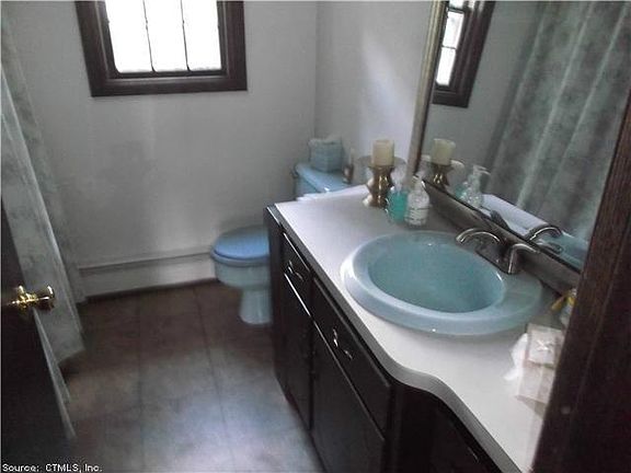 3rd image of 7 Cherrywood Dr