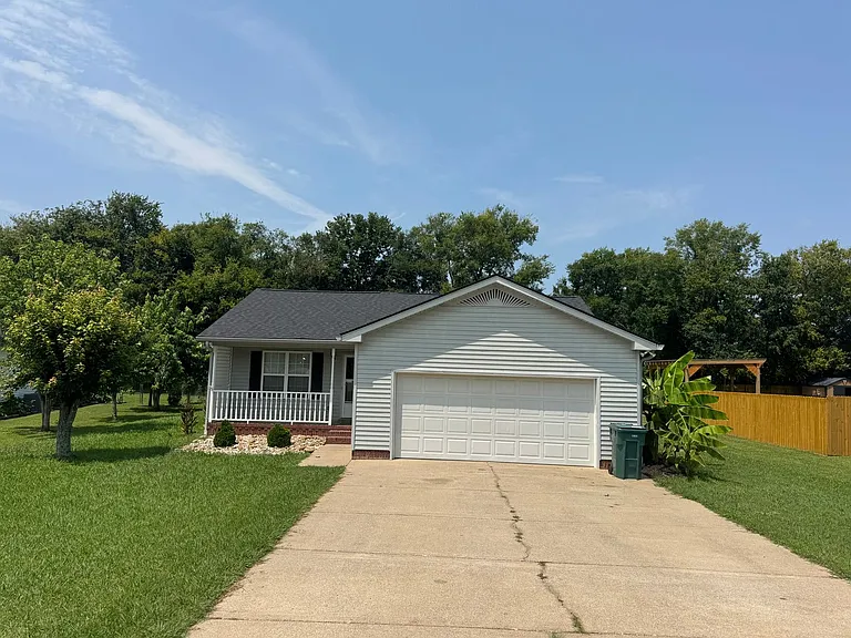 720 Fields Ln — Photo 1
