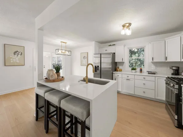 269 Bridge St, Shoreview, MN 55126