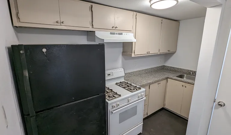 1841 E Harvard St #GUEST HOUSE — Photo 8