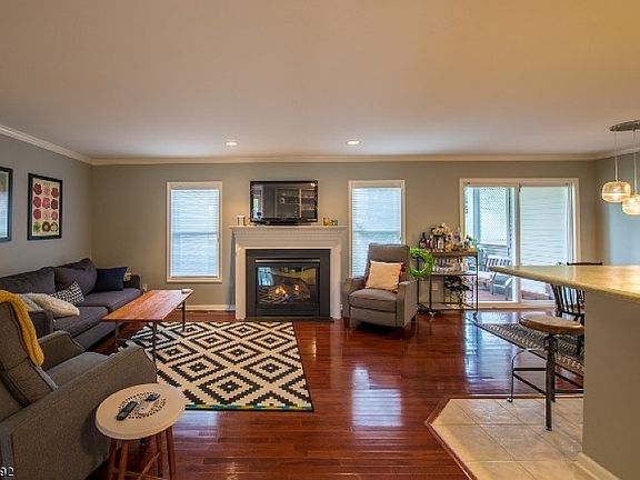 3rd image of 89 Bourne Cir #703