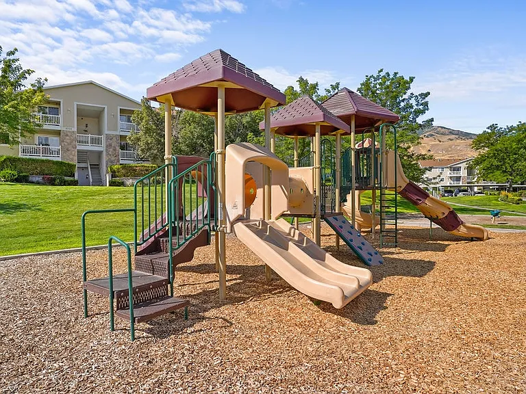 Elk Run Apartments — Photo 8