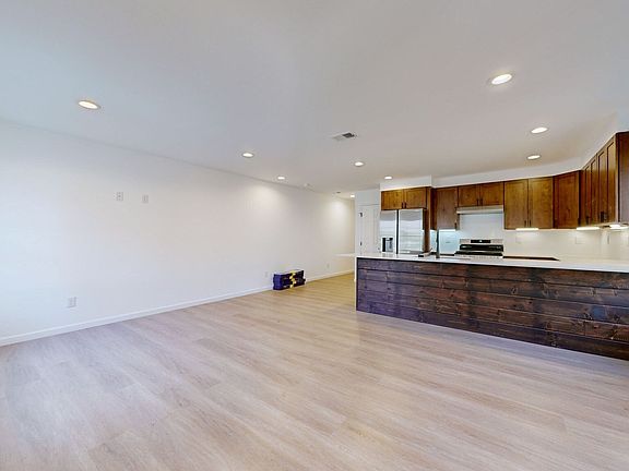 4th image of 538 E State St #1