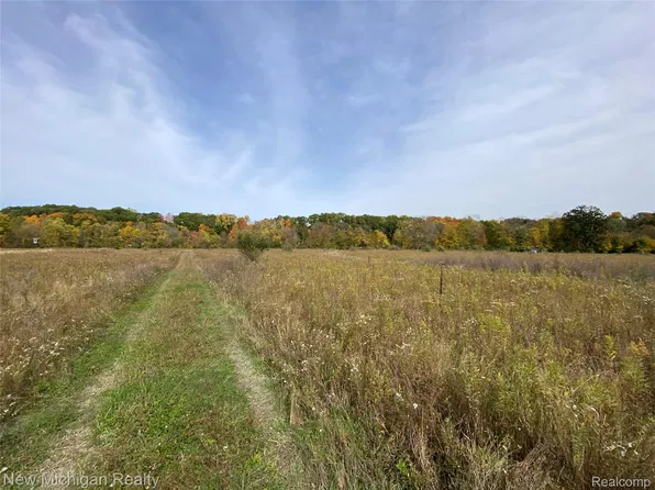 9392 Dodge Rd, Montrose, MI 48457
