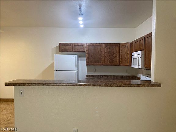 4th image of 2110 Los Feliz St Unit 1058