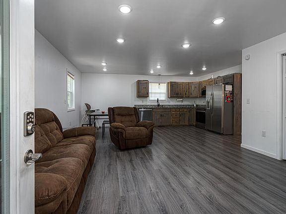 3rd image of 98 Kolton Way