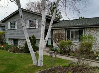 2514 Deerfield Dr, West Bend, WI 53090
