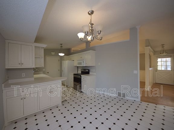 4th image of 16560 Galena Ave W