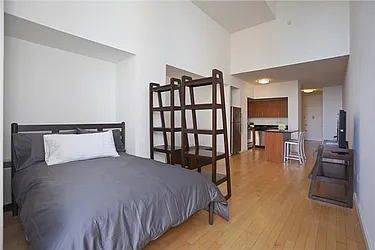 Rented by R New York