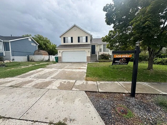 4 bed, 2.0 bath, 1653 sqft, $2,400 — Photo 1