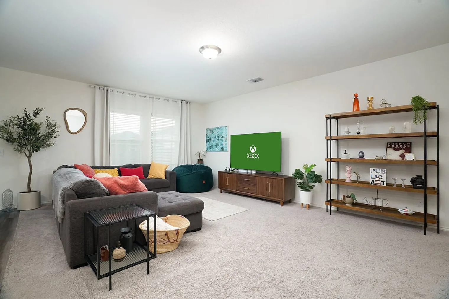 4 bed, 2.0 bath, 22873 sqft, $3,266 — Photo 1