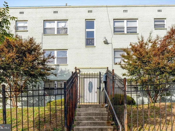 4820 C St SE APT 103, Washington, DC 20019