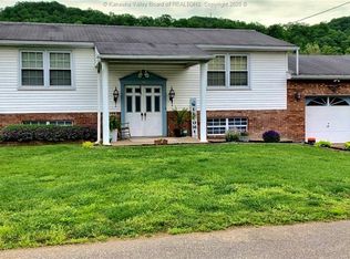 199 1st Ave S, Hometown, WV 25168