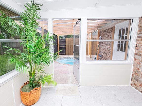 4th image of 2924 Mangrove Ave