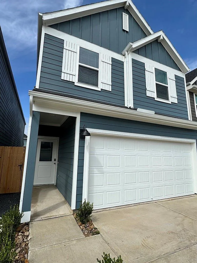 3 bed, 2.5 bath, 1913 sqft, $2,200 — Photo 2