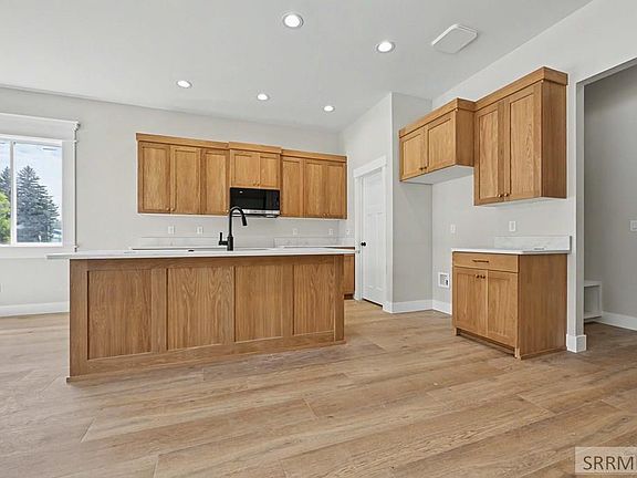 3rd image of 448 Willow Bend Ave