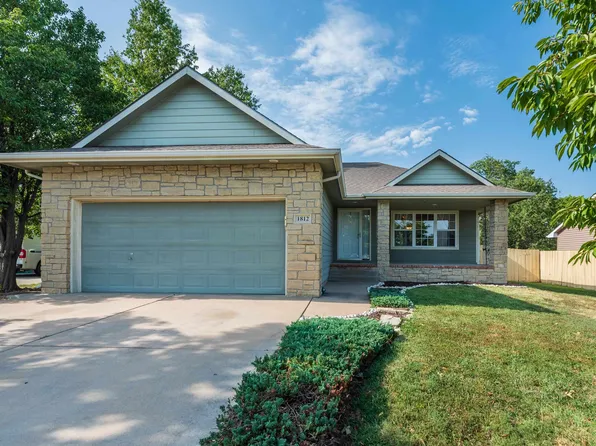 1812 E Glen Hills Dr, Derby, KS 67037