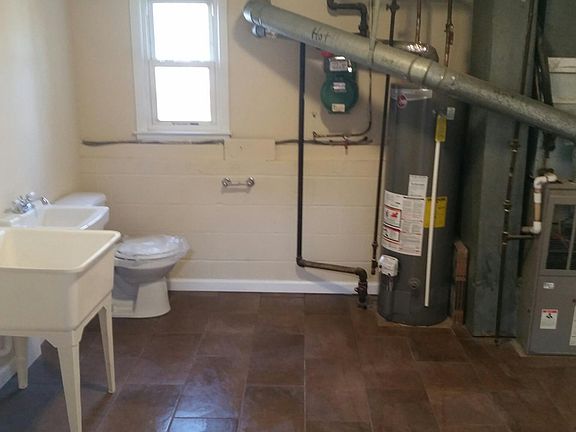 laundry room/washer/dryer hookups