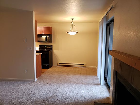 3rd image of 12810 NE 120th St APT Q13