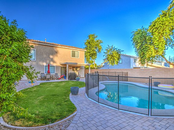 3rd image of 39538 N LAURA Avenue