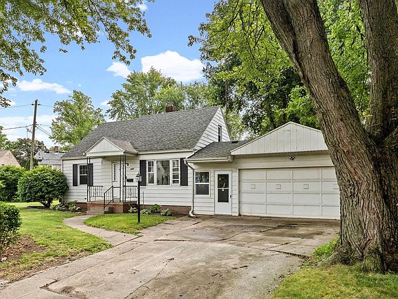 4th image of 3402 Sherbrooke Rd