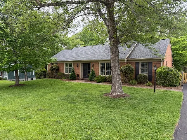 2713 Farmington Pl — Photo 4