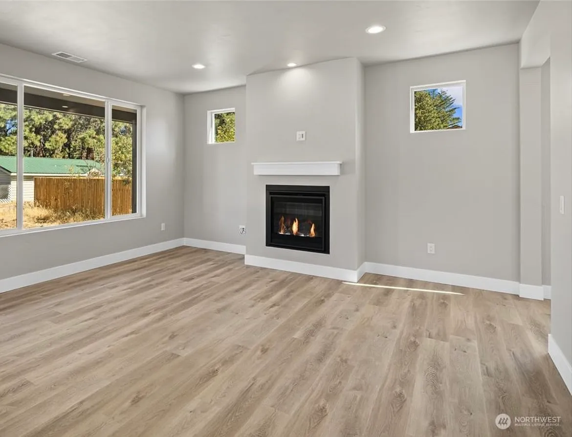 4 bed, 2.5 bath, 1752 sqft, $2,900 — Photo 4