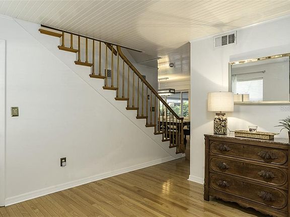 4th image of 619 W Oak Dr