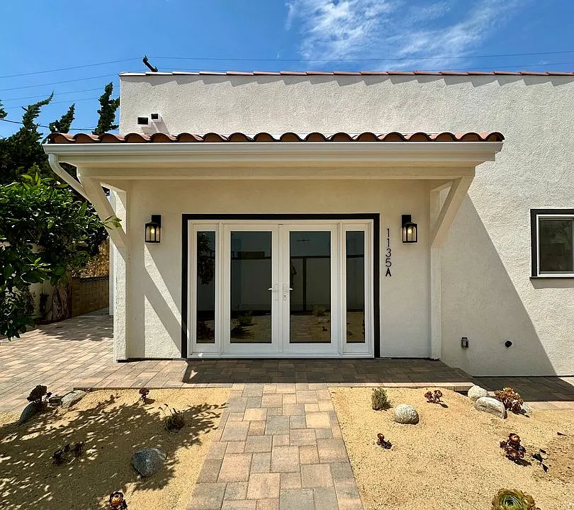 1135 Scofield Dr
