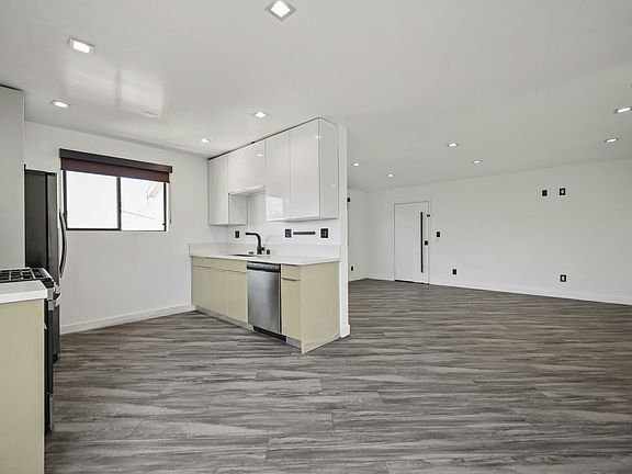 5th image of 955 N Oxford Ave #9