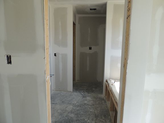 4th image of 348 Buck Run Dr W