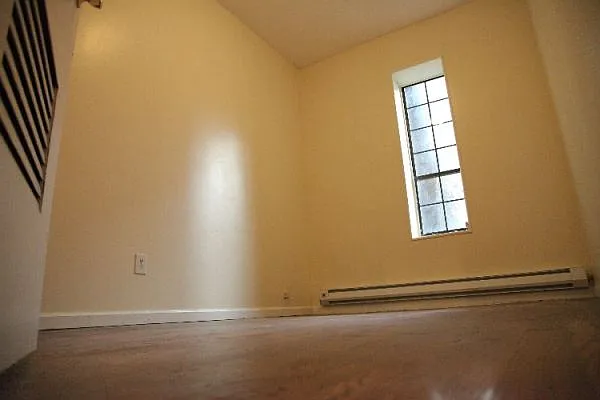 Rented by Bedford Realty USA Corp | media 42