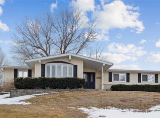 2135 Country Club Dr, Grinnell, IA 50112