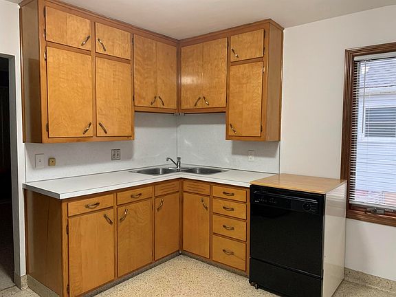 3rd image of 1095 Langlade Ave