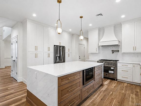 2nd image of 908 Maple Lane