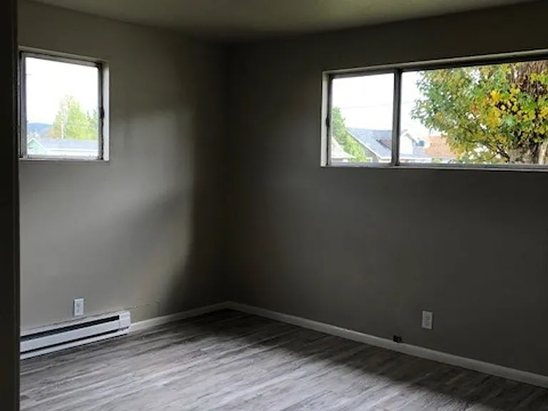 260-290 N 10th St — Photo 11