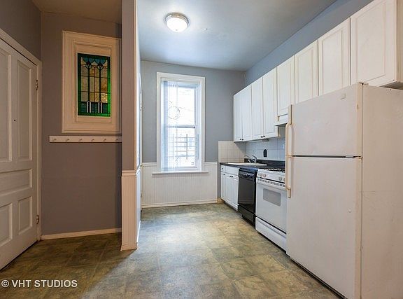 3rd image of 2121 N Sheffield Ave APT 1R