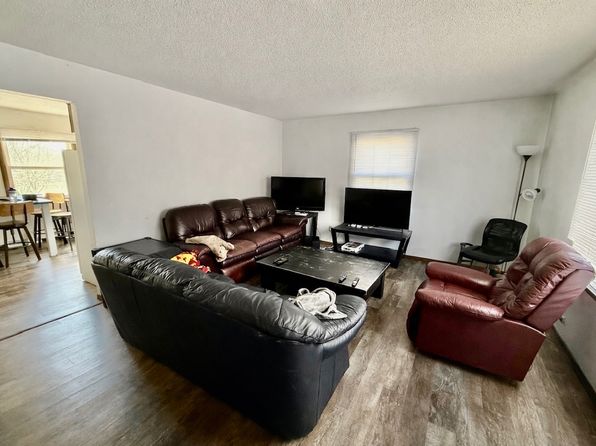 902 Cedar River Dr NW #1