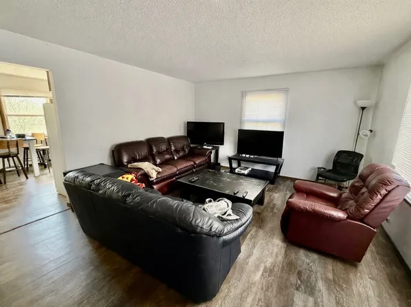 902 Cedar River Dr NW #1, Waverly, IA 50677