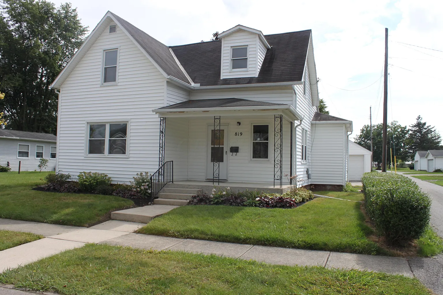 819 S Hinde St photo 1