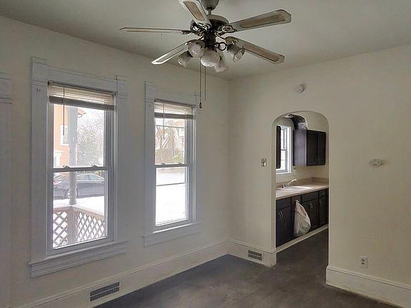 2nd image of 820 N Park Ave