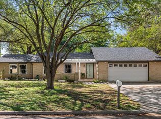 908 Merritt Dr, Lockhart, TX 78644