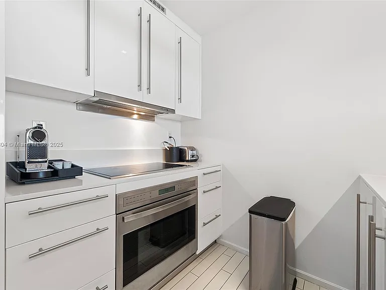2201 Collins Ave #814 — Photo 13