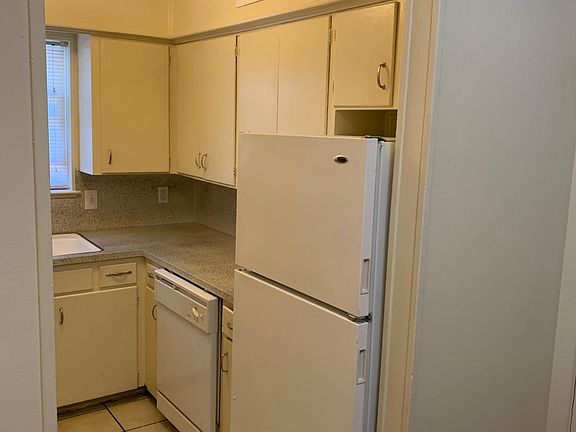 4th image of 2405 Louise St APT 9