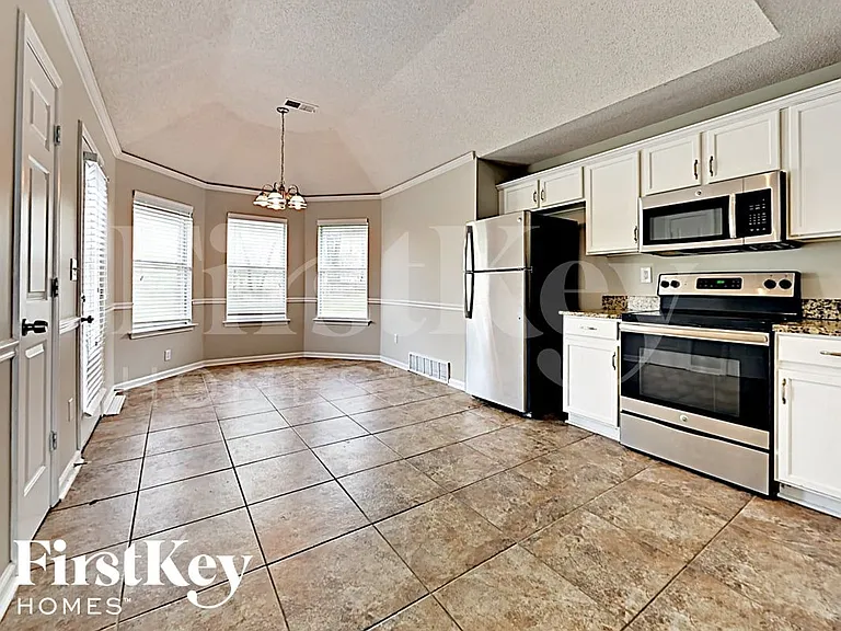 1116 Berkshire Cir — Photo 4