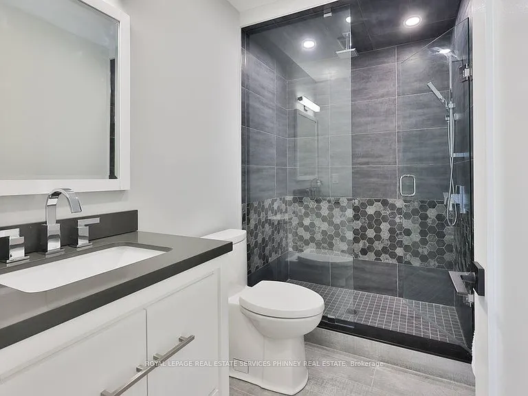 1638 Ruscombe Close — Photo 27