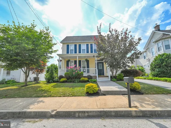 32 N Main St, Stewartstown, PA 17363