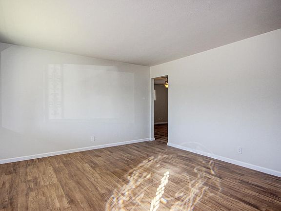 4th image of 1014 E El Camino Dr