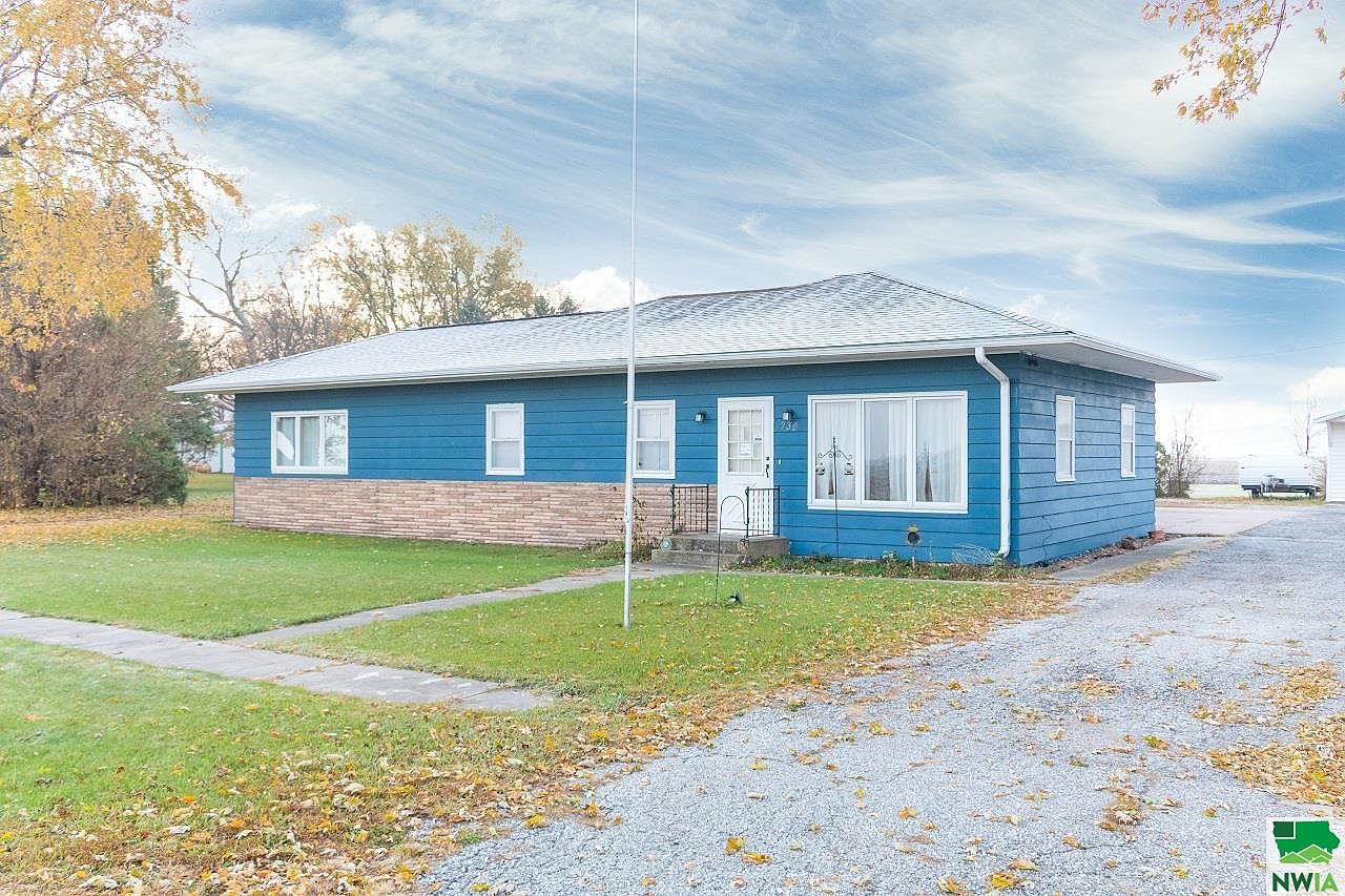 734 Main St, Blencoe, IA 51523 Zillow